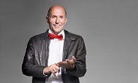 LIVE: WA(H)R WAS? – der satirische Jahresrückblick 2017 von und mit Mike Jörg Szene 1