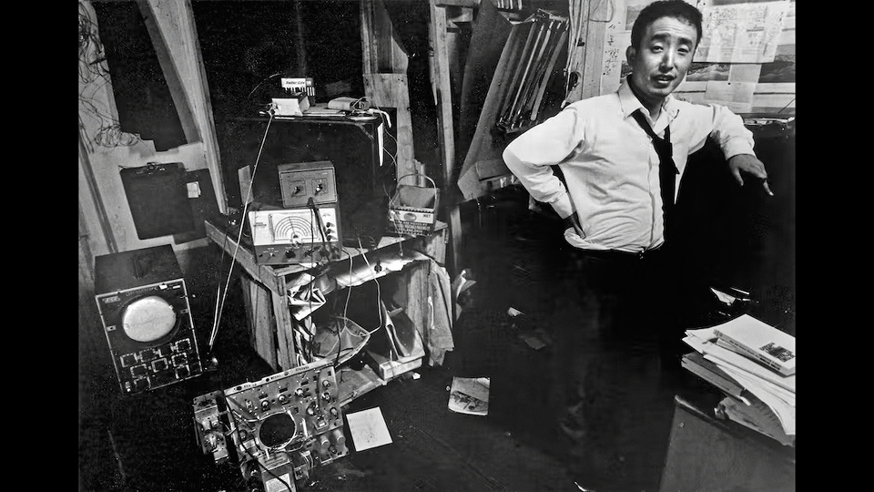 NAM JUNE PAIK: MOON IS THE OLDEST TV Szene 3