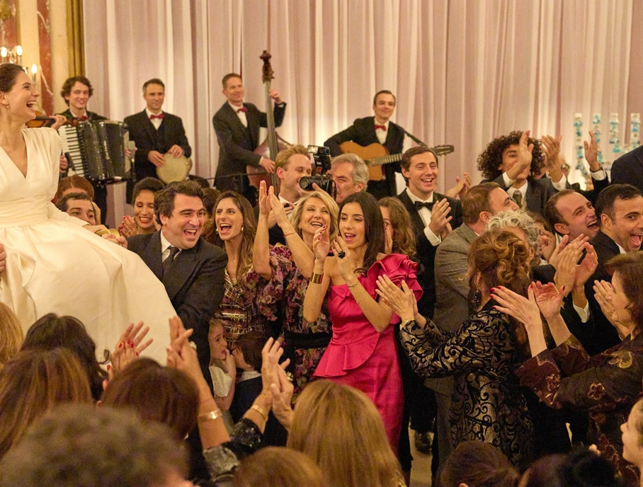 MIT LIEBE UND CHANSONS Szene 1