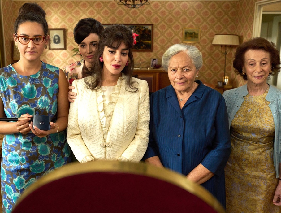 MIT LIEBE UND CHANSONS Szene 3