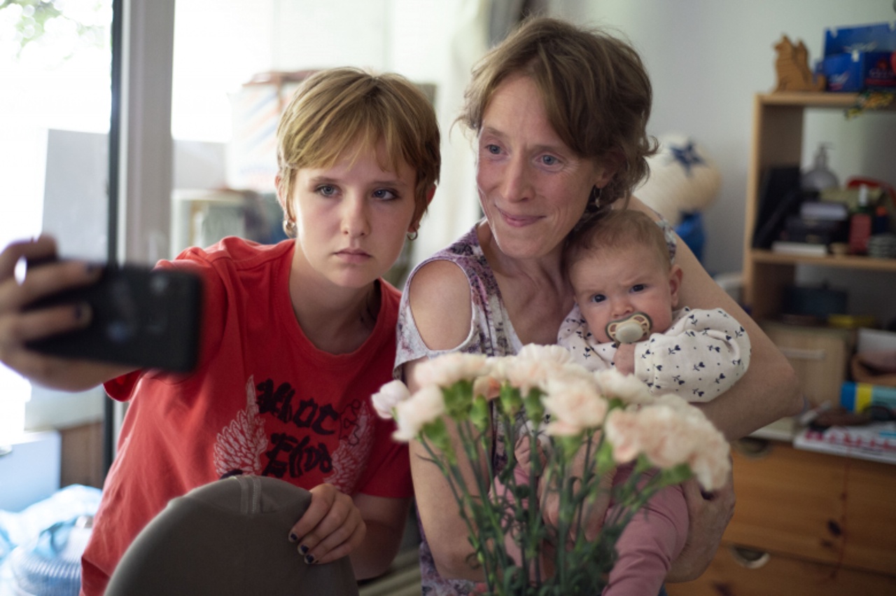 JEUNES MÈRES - JUNGE MÜTTER Szene 2