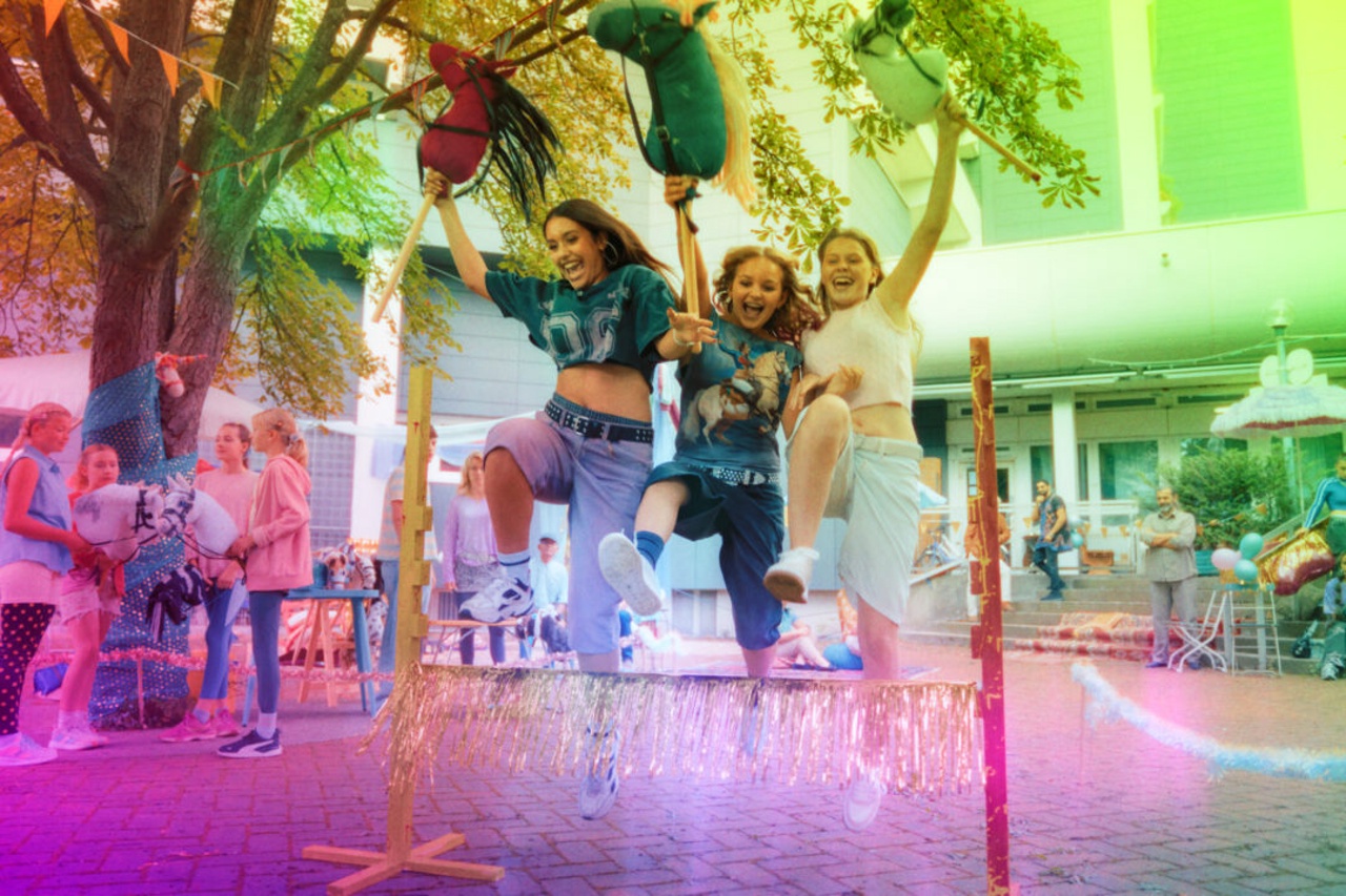 PFERD AM STIEL Szene 2