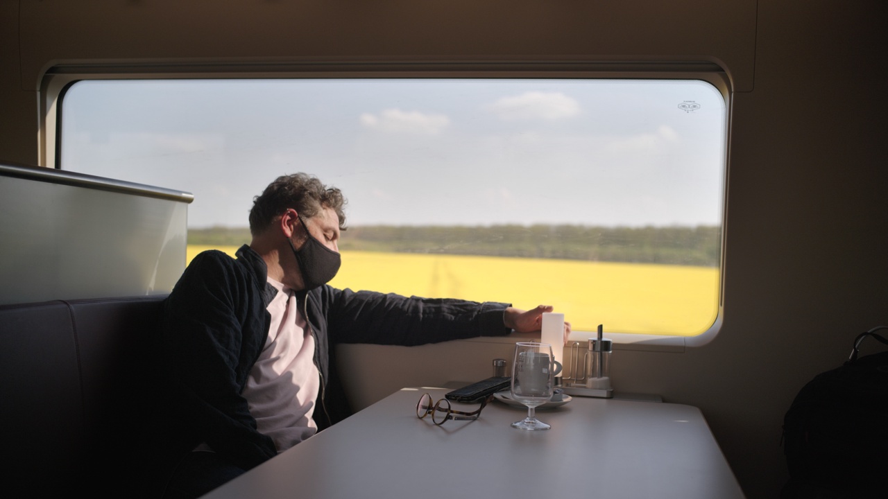 ERICH FRIED - FRIENDLY FIRE Szene 1