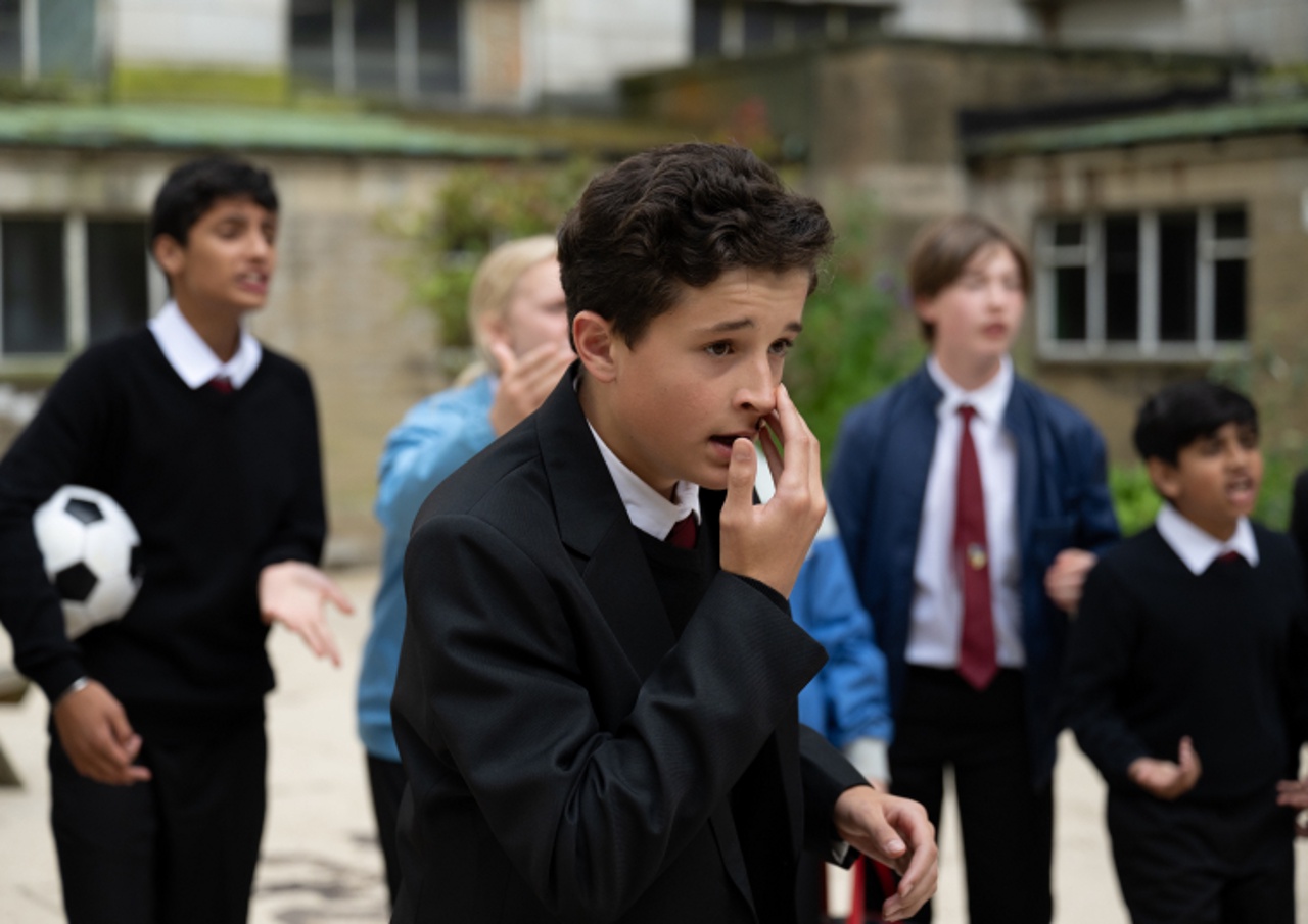 VERFLUCHT NORMAL Szene 2