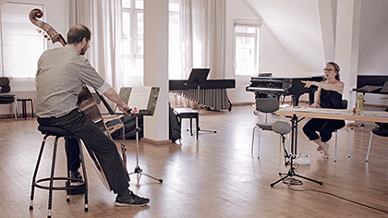 ENSEMBLE MODERN - WHY WE PLAY Szene 1