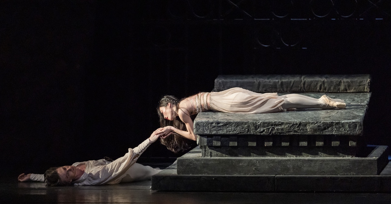 RBO LIVE 2026/27: ROMEO & JULIA (ROYAL BALLET) Szene 1