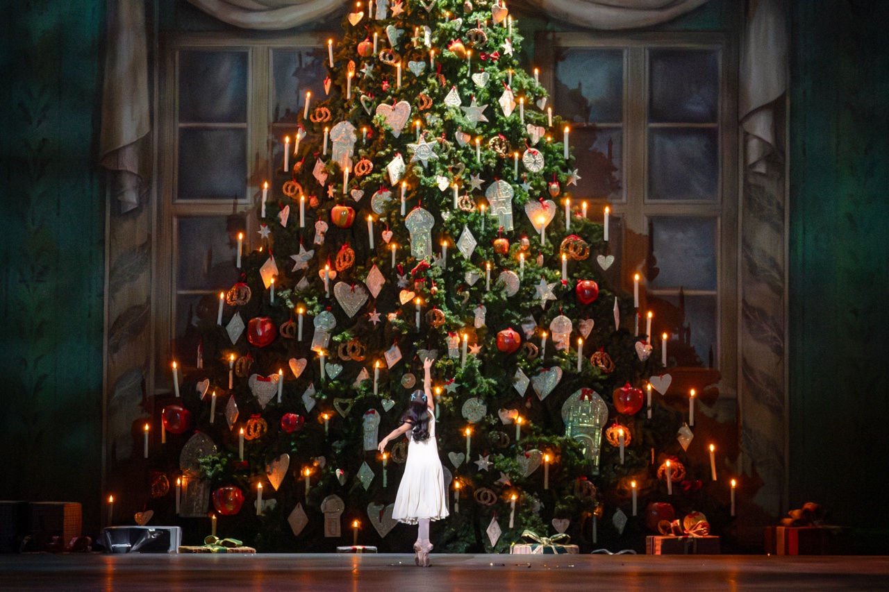 RBO LIVE 2026/27: DER NUSSKNACKER (ROYAL BALLET) Szene 1