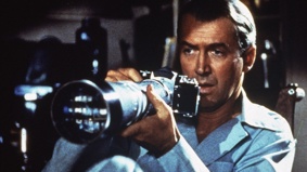 Filmszene 1 – DAS FENSTER ZUM HOF (OmU)