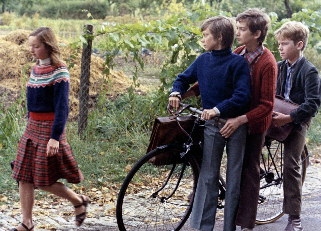 MES PETITES AMOUREUSES (WA: 2026) Szene 1