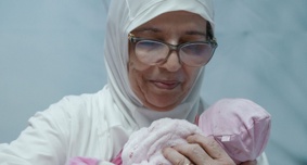Filmszene 2 – WISE WOMEN - FÜNF HEBAMMEN, FÜNF KULTUREN