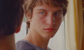 Filmszene 1 – STRANGE RIVER (OmU)