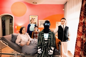 Filmszene 3 – FRAU WINKLER VERLÄSST DAS HAUS