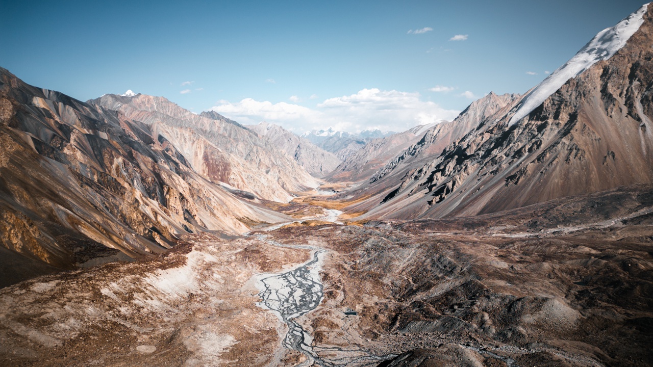 TEREKTY - AN EXPEDITION INTO THE VALUE OF GLACIERS Szene 1