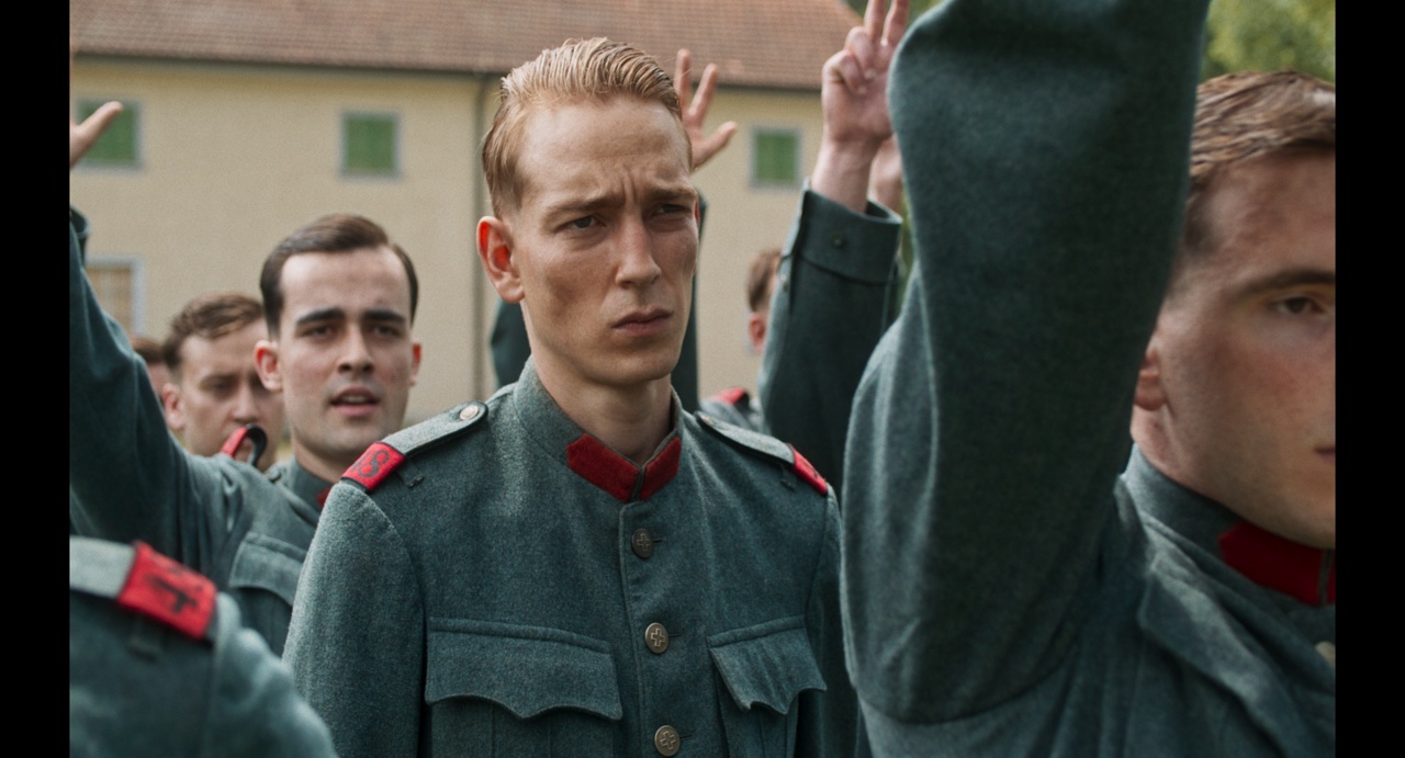 LANDESVERRÄTER Szene 1