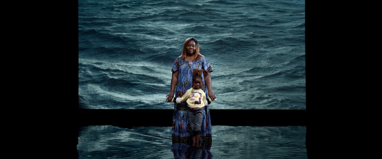 WHERE THE WAVES TOOK HER Szene 3