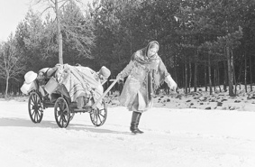Filmbild 2 zu ›WEGE ÜBERS LAND‹ ODER DIE ERFINDUNG DER DDR - COTTBUSSER FILMGESPRÄCHE #2 D, ab 6