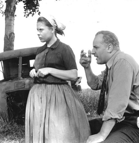 Filmbild 3 zu ›WEGE ÜBERS LAND‹ ODER DIE ERFINDUNG DER DDR - COTTBUSSER FILMGESPRÄCHE #2 D, ab 6